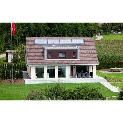 Thermische Solaranlage Indach auf Einfamilienhaus | © Sigmatic AG